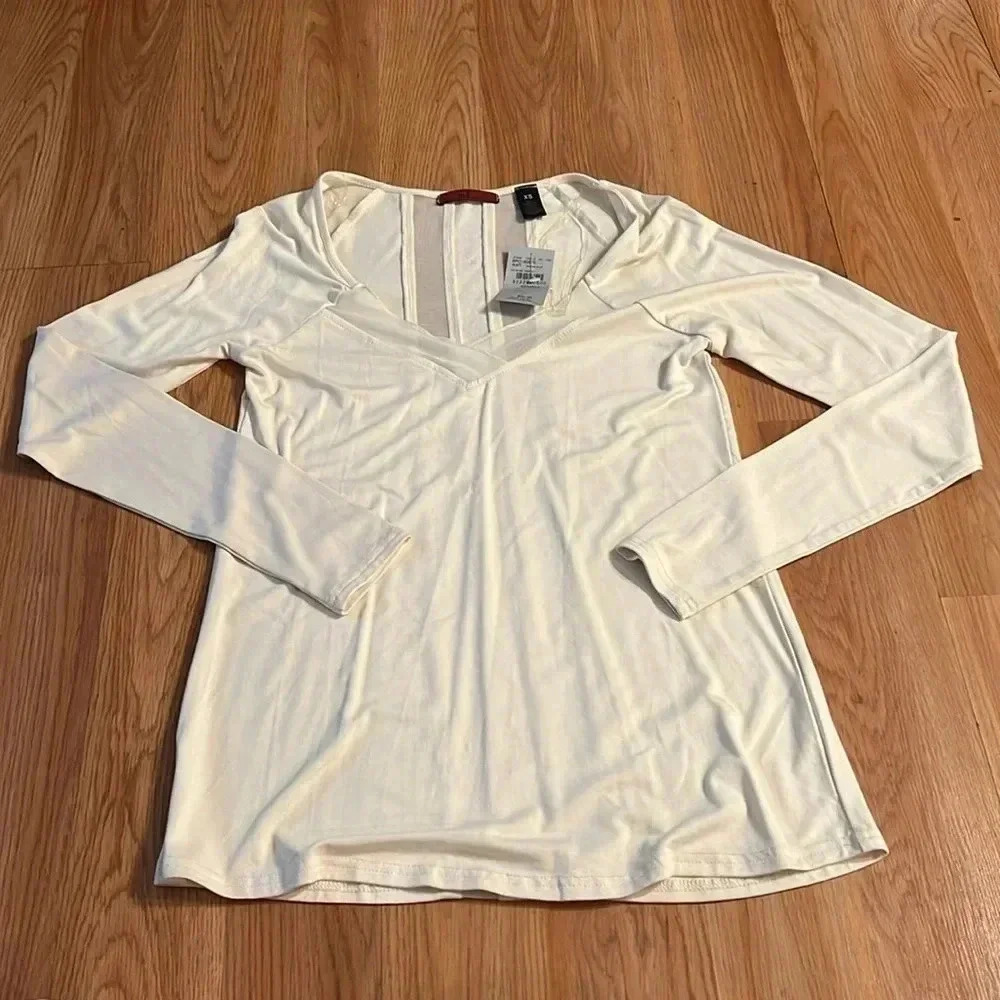 NWT Red by Buckle Top